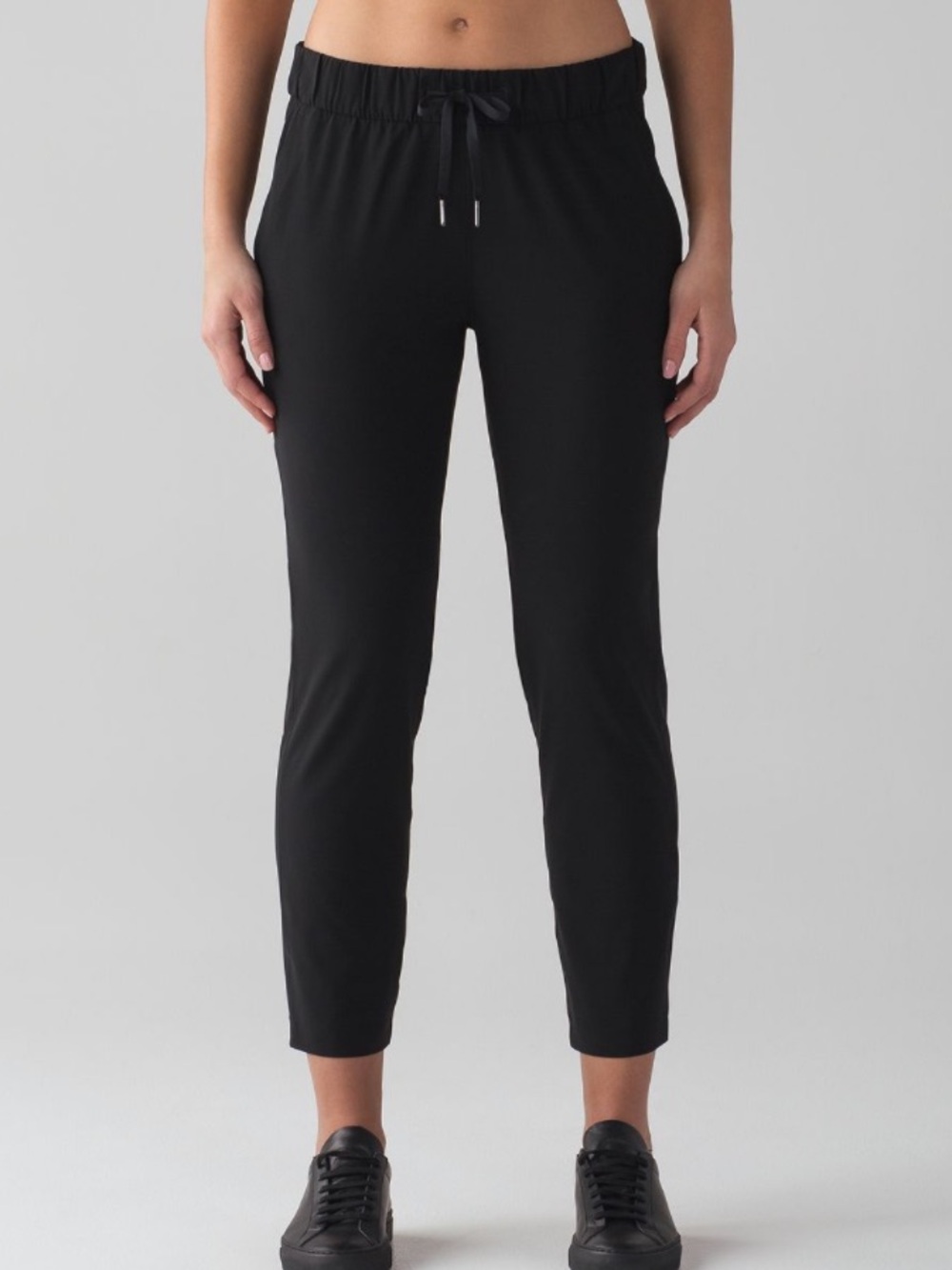 Lululemon On The Fly Pants Woven 28" in Black
